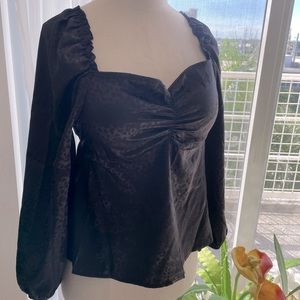 ♥️ Beautiful  blouse  by sofi size Small♥️